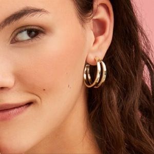 Kendra Scott hoops earrings in gold